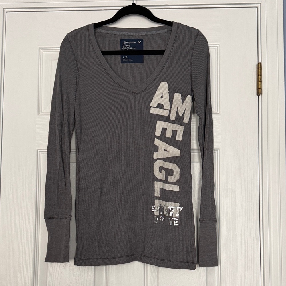 American Eagle Gray V-Neck Long Sleeve Logo Tee